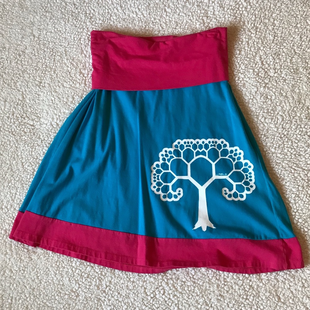 🌳 Cute pink and blue tree skirt!